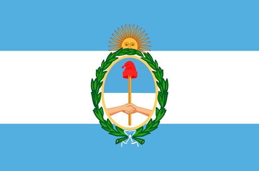 Escudo nacional con bandera detras