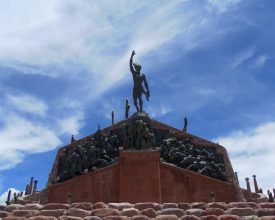 Monumento a Héroes de la Independencia